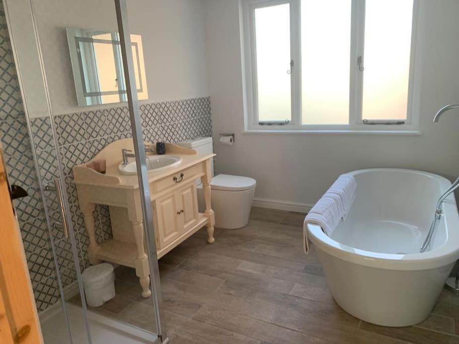 Cottage With Outstanding Views Velindre  Экстерьер фото
