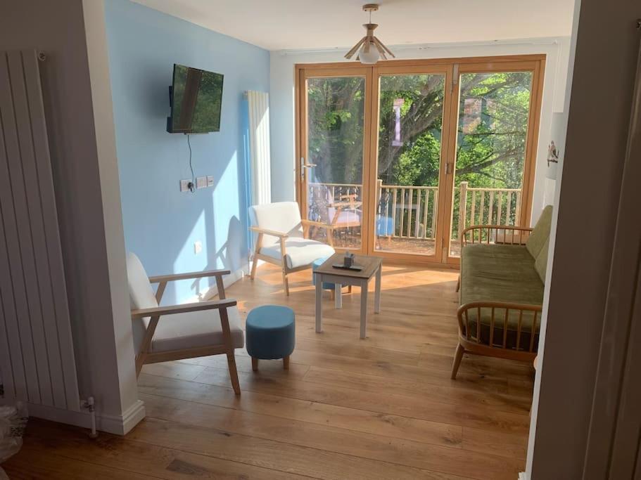 Cottage With Outstanding Views Velindre  Экстерьер фото